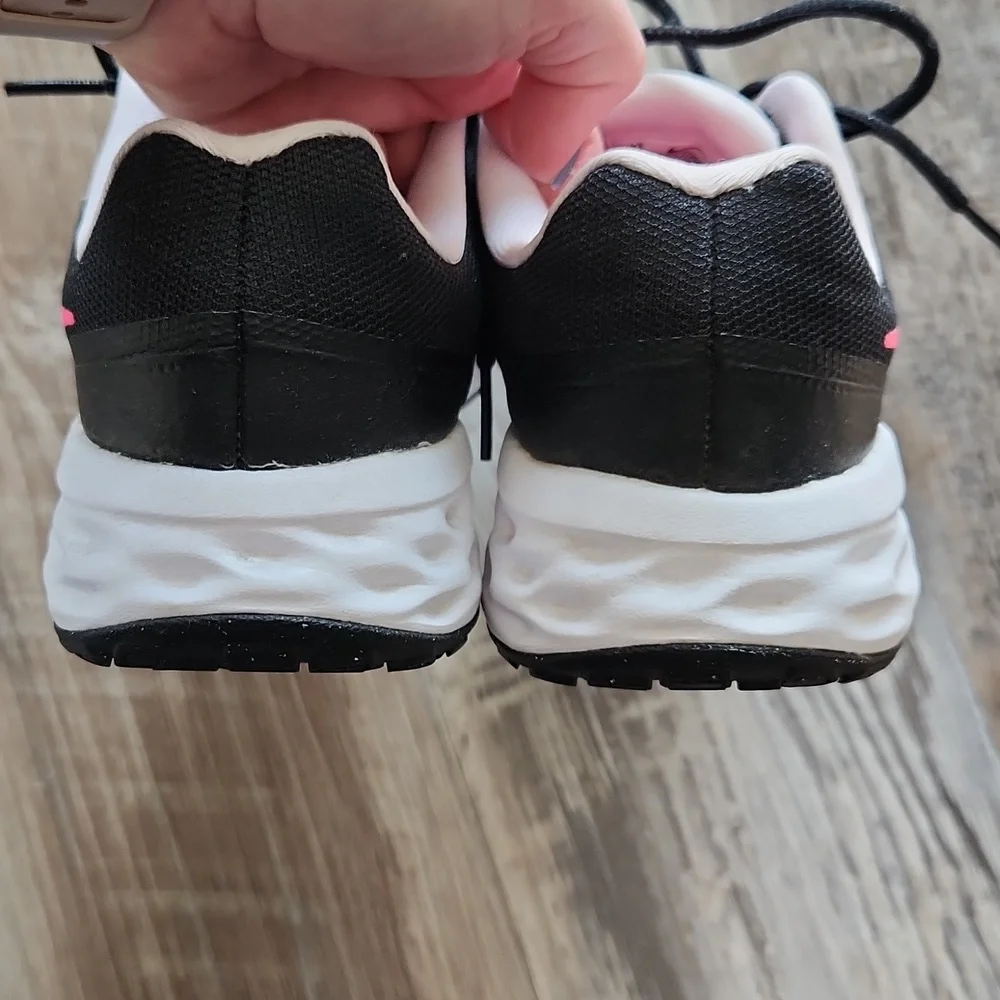 Nike Tennis shoes 7Y - Picture 4 of 5